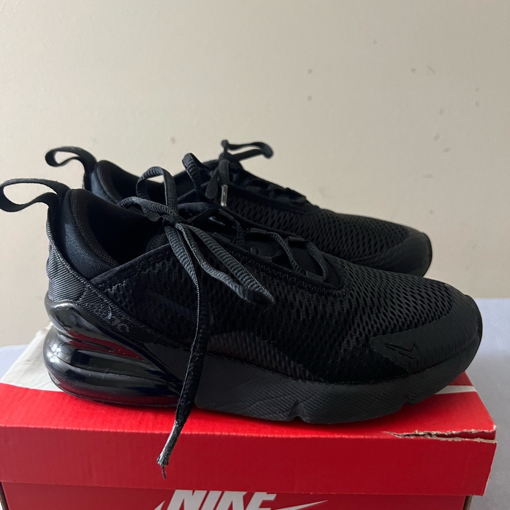 Kids Nike Air Max 270 Triple Black Sneakers Size 1.5Y